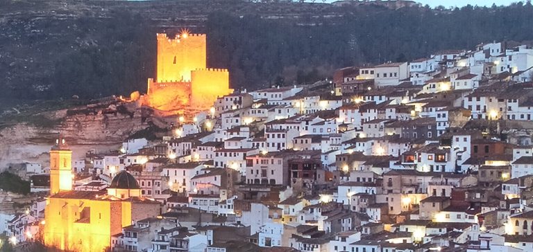 Alcalà del Jucàr vista serale dall'alto